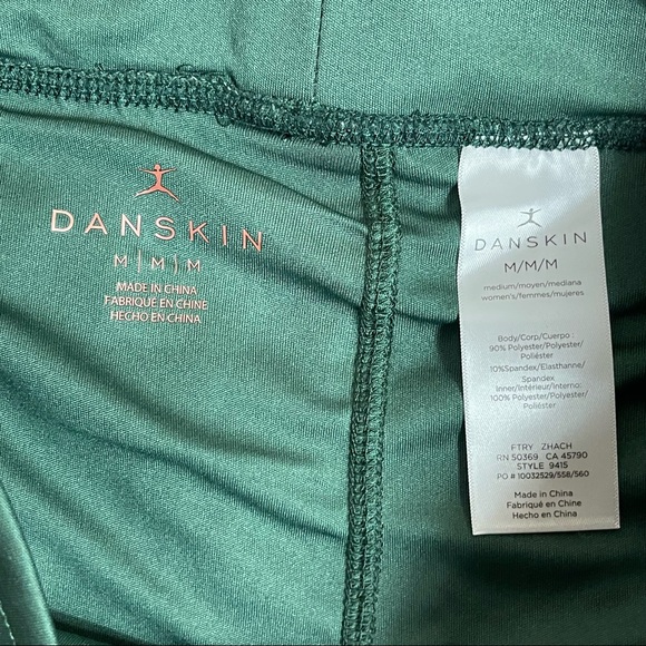 NWT Danskin Woven Combo Camo Shorts Women's Size Medium - Picture 2 of 3